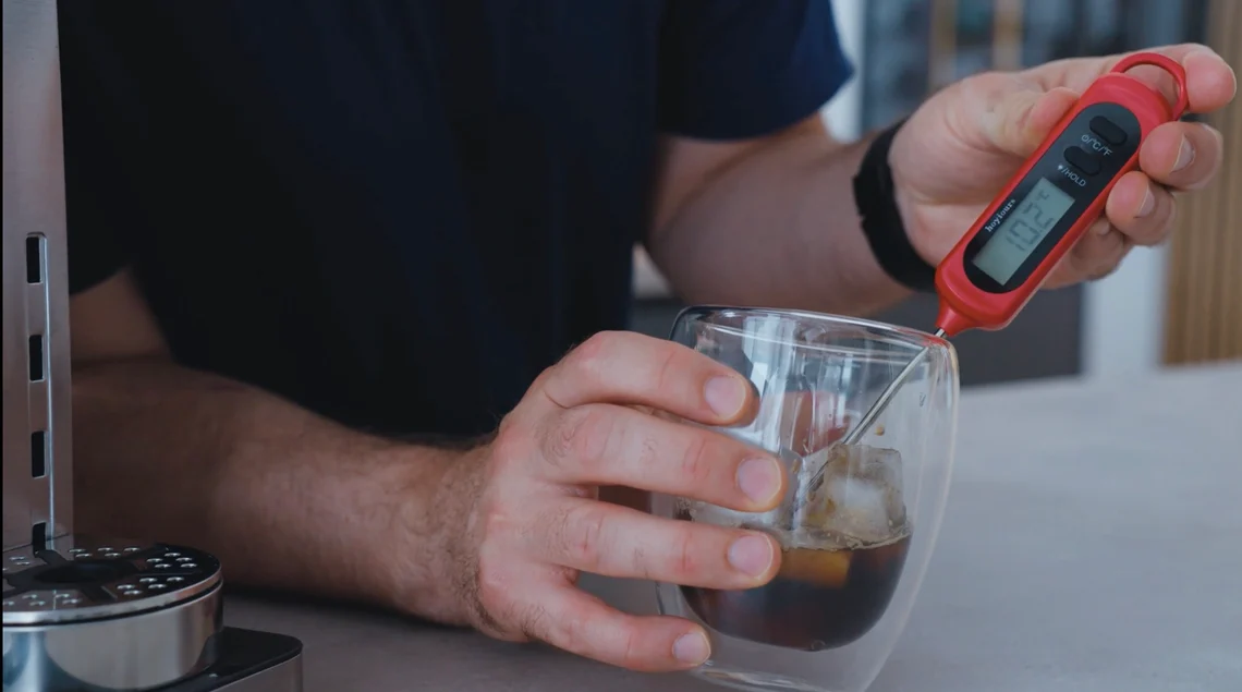 Die Temperatur in der Tasse nach der "over ice"-Funktion