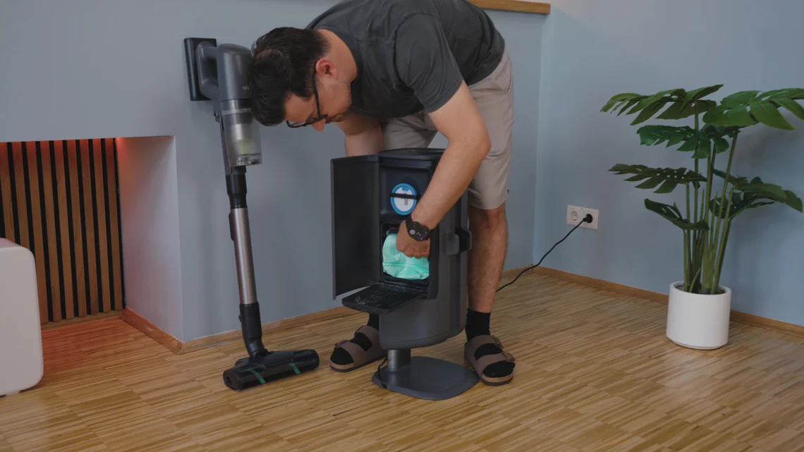 Der 3,5-Liter-Staubbeutel in der Station lässt sich hygienisch wechseln.