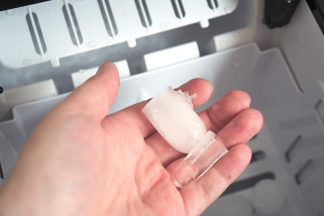 Ungleichmäßige Eiswürfelgrößen.