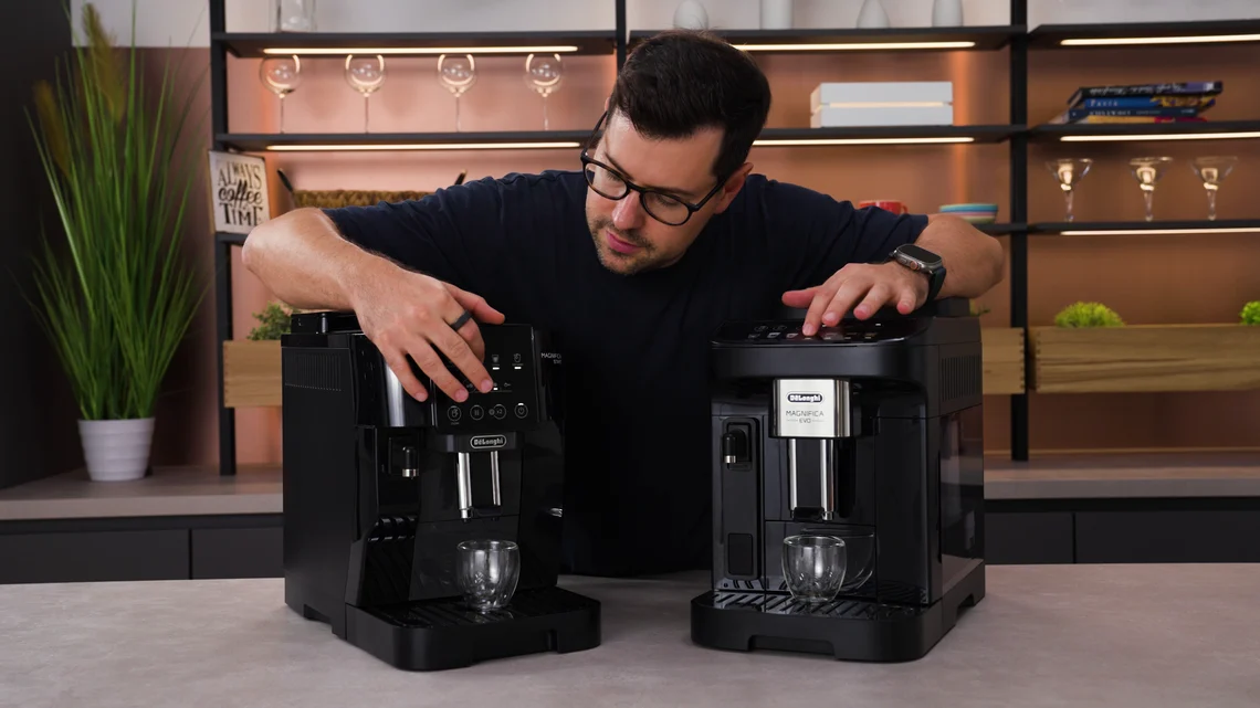 Start oder Evo? Im direkten Vergleich hat die Magnifica Evo (rechts) die Nase leicht vorn.